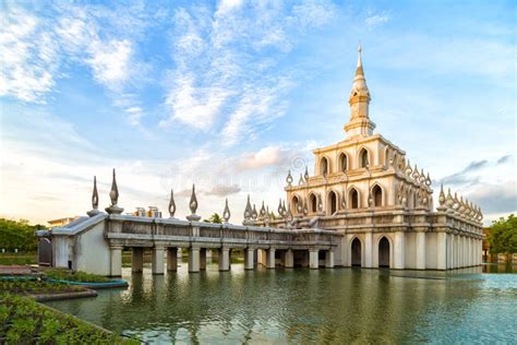  Sukhothai Thammathirat Open University Festival: Odkrywanie Tajskiego Dziedzictwa Edukacyjnego i Kulturalnego